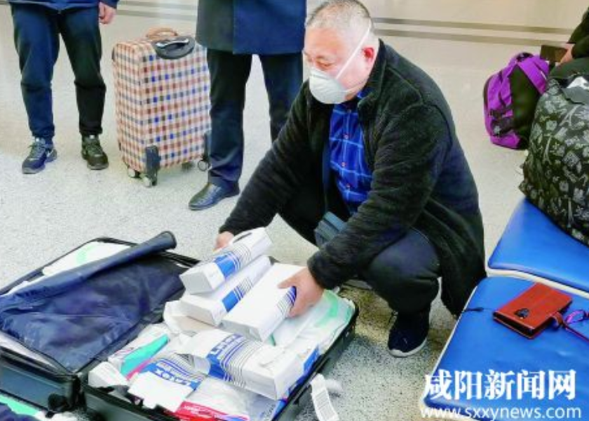  'Shaanxi Good Man ' Chen Jun （Sam） اشترى أكثر من 1000 قماش في الخارج وتبرع بهم إلى مسقط رأسه
